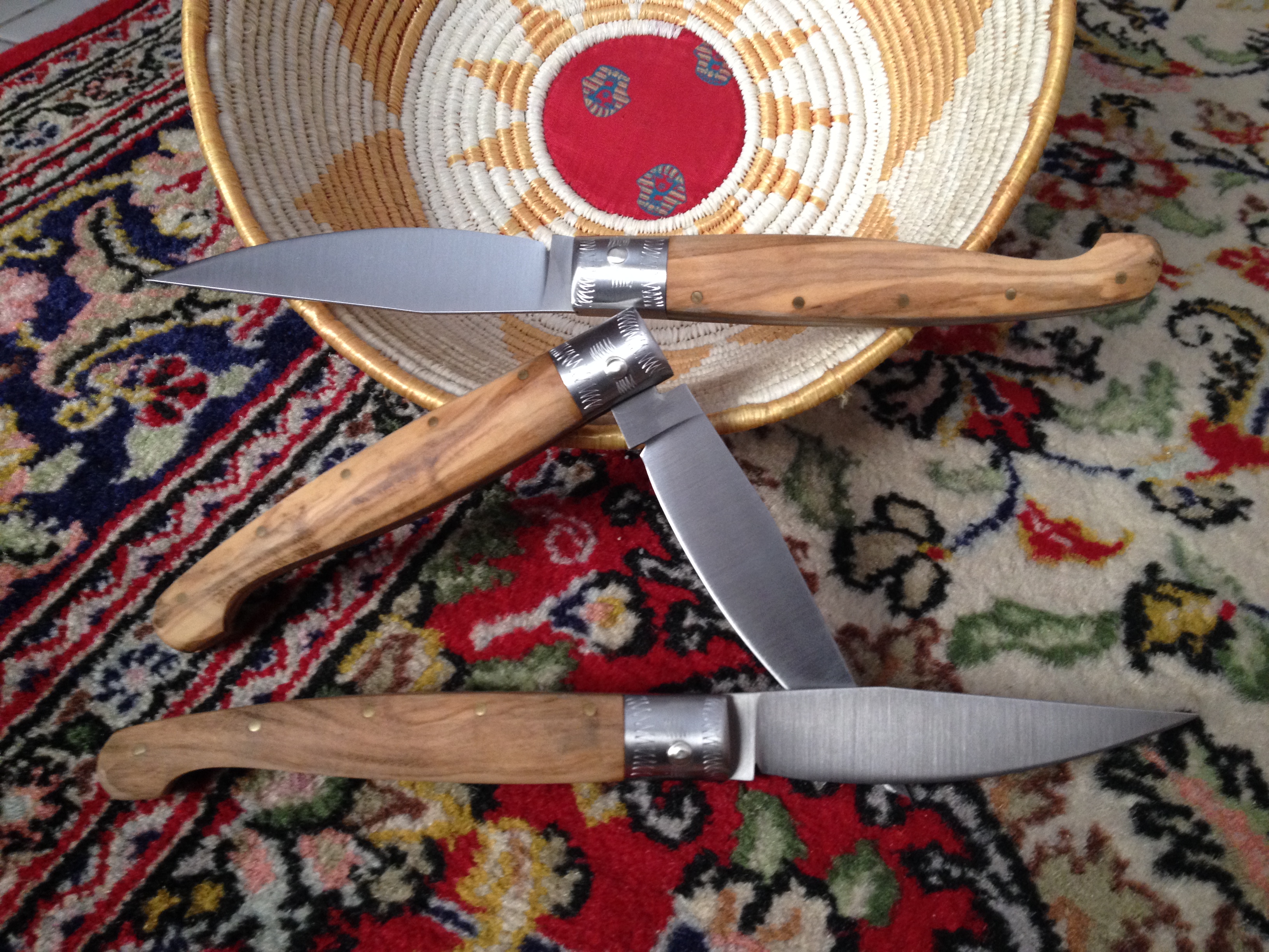 PATTADESE MESSER MIT GRIFF AUS OLIVENHOLZ | 40 €